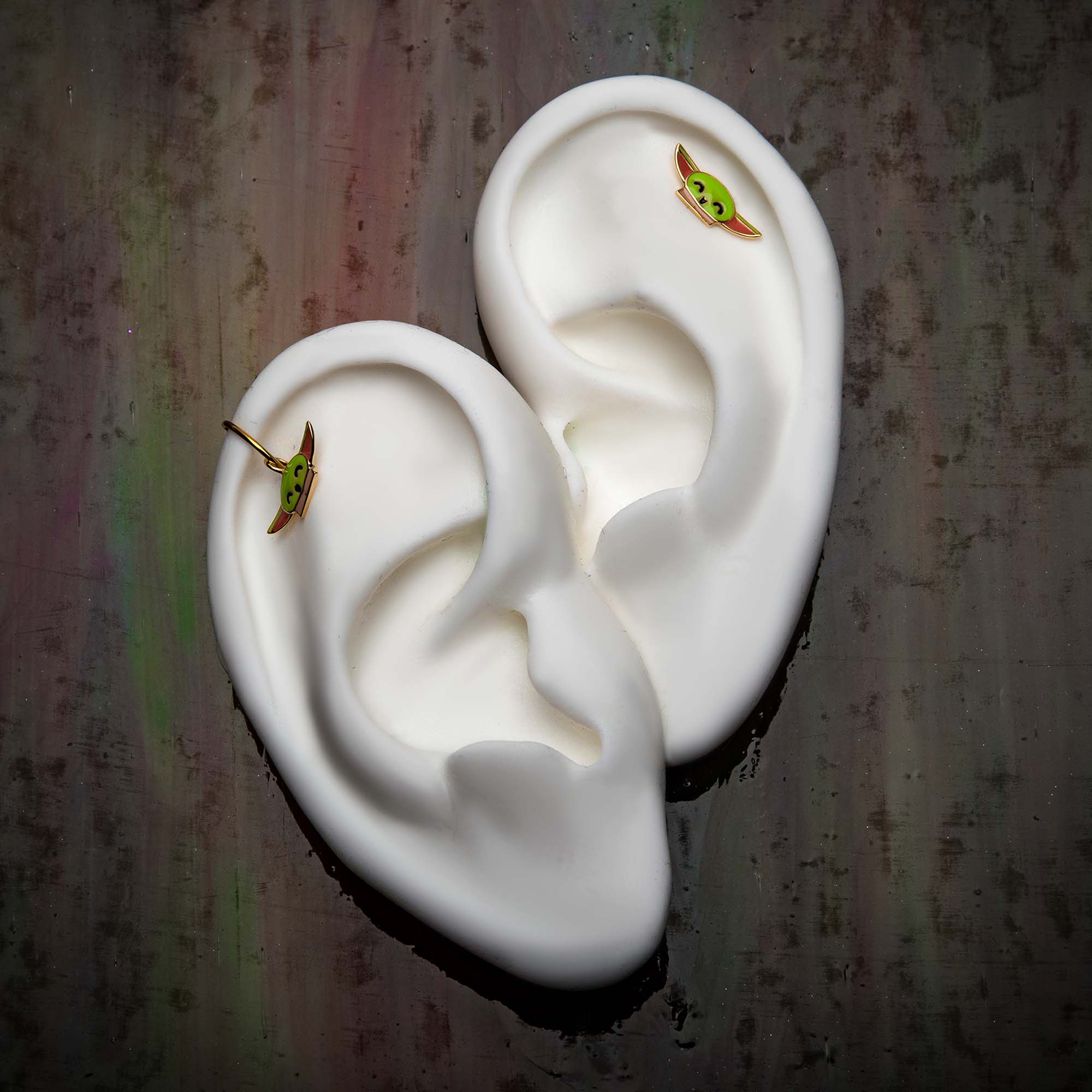 14Kt Gold Threadless with Enamel Star Wars Grogu The Child Top